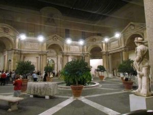 Musei Vaticani di Notte il Cortile del Belvedere