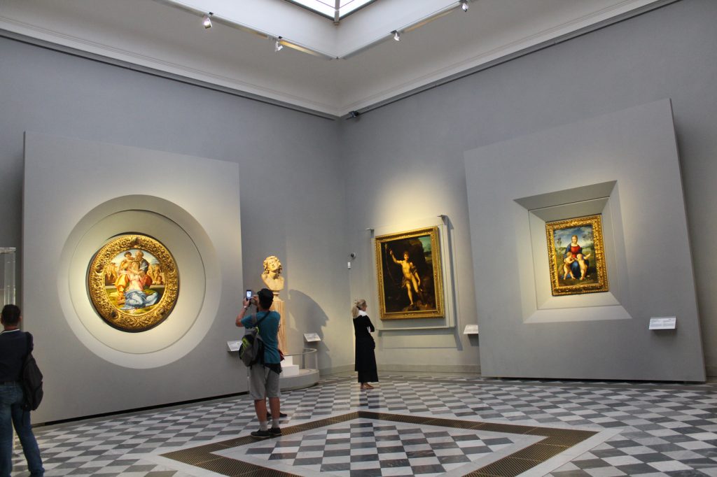 Nuovo allestimento della sala alla Galleria degli Uffizi 